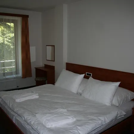 Lazensky Park 4*