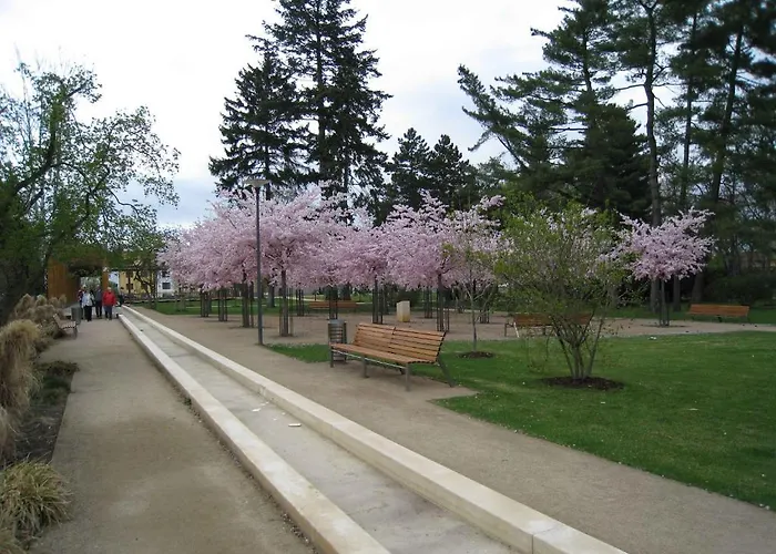 מלון Lazensky Park