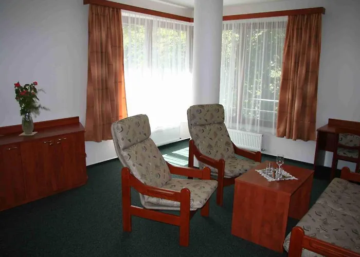 Lazensky Park מלון 4*